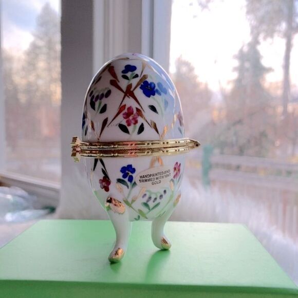 FORMALITIES by Baum Bros egg handpainted 10K gold trim - Picture 2 of 13